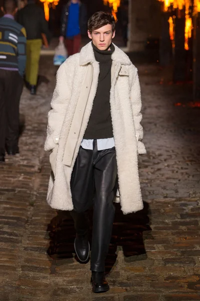 Look 30